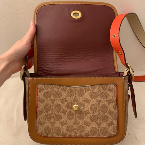❌SOLD❌ Coach Signature Rambler Crossbody - Picture 2 of 8